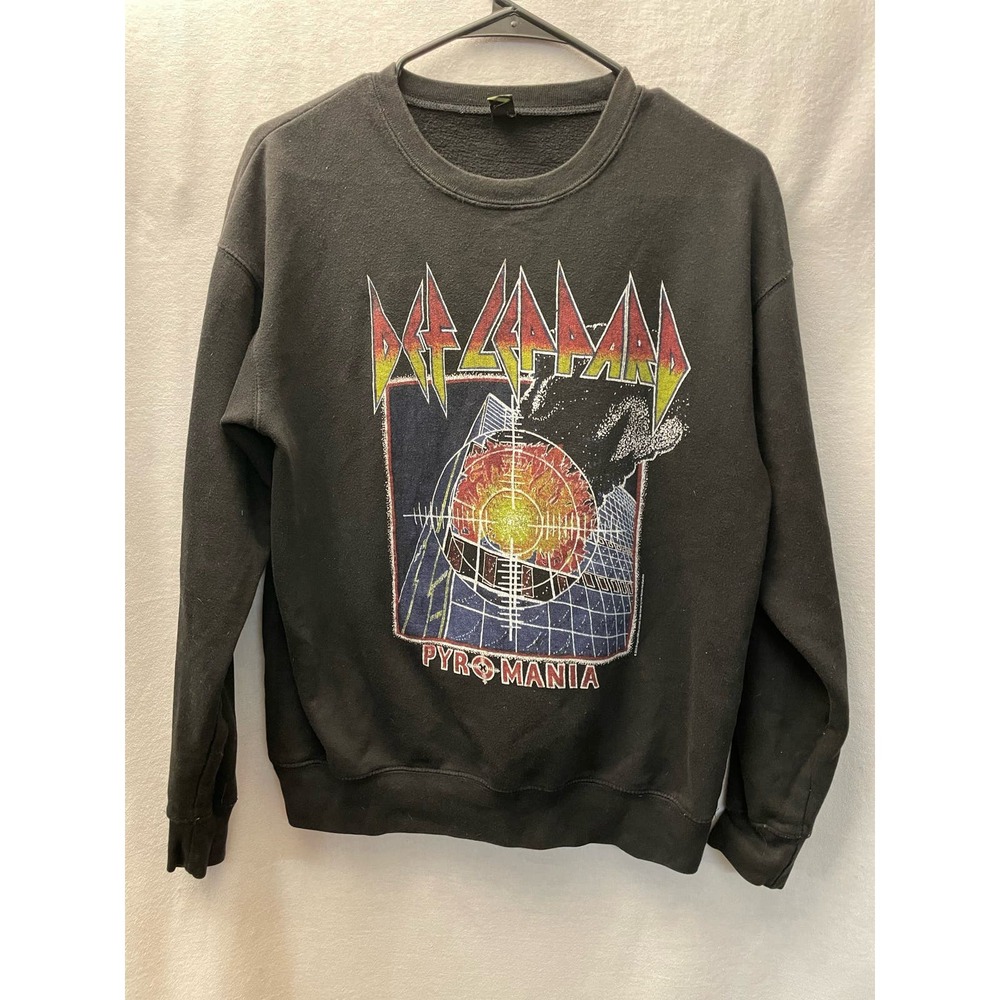 Def Leopard black sweatshirt‎ Pyromania size 21” armpit 23” neck to big ttom